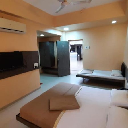 Sugandha Lodge Solapur Luaran gambar