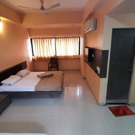 Sugandha Lodge Solapur Luaran gambar