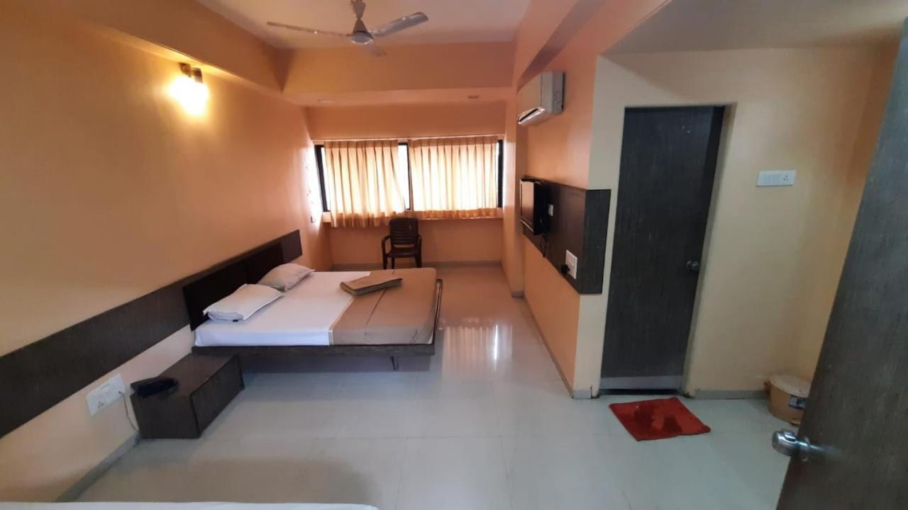 Sugandha Lodge Solapur Luaran gambar