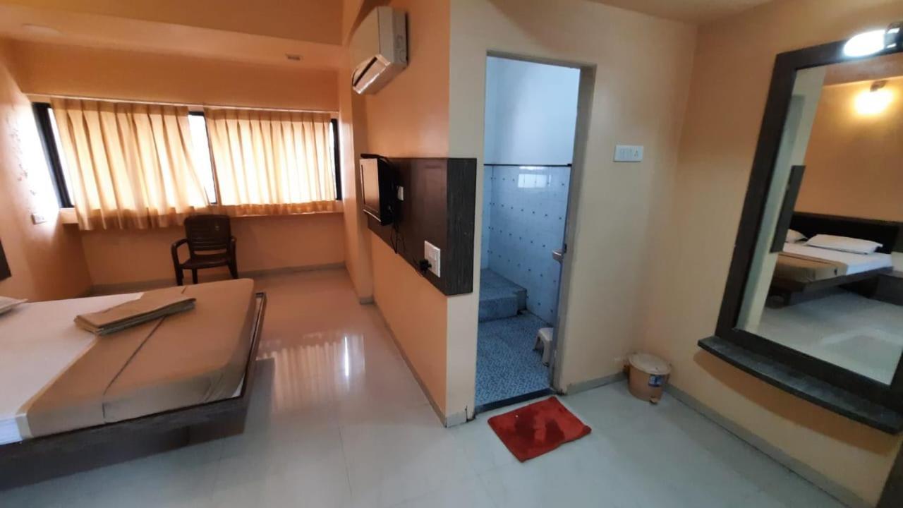Sugandha Lodge Solapur Luaran gambar