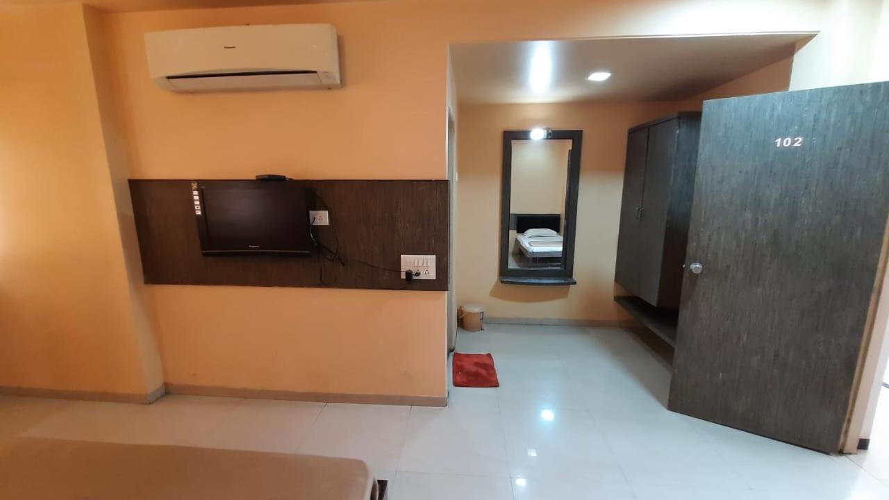 Sugandha Lodge Solapur Luaran gambar