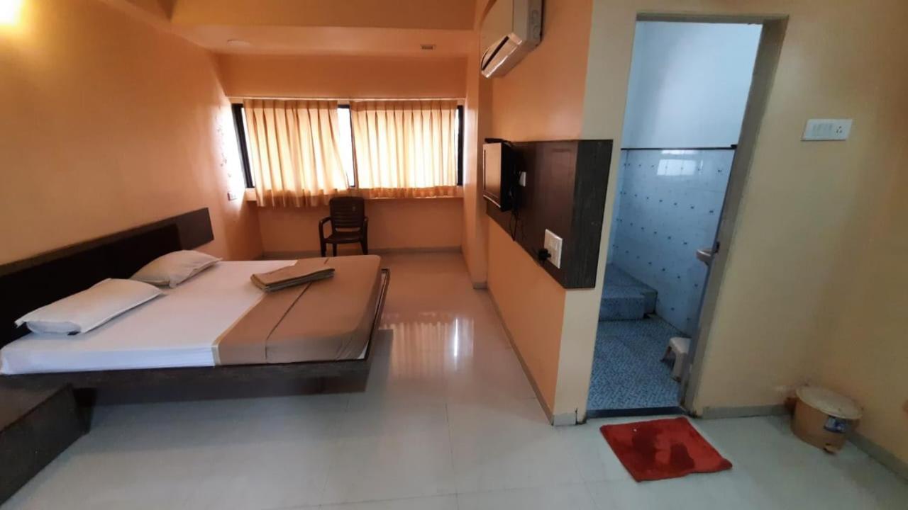 Sugandha Lodge Solapur Luaran gambar